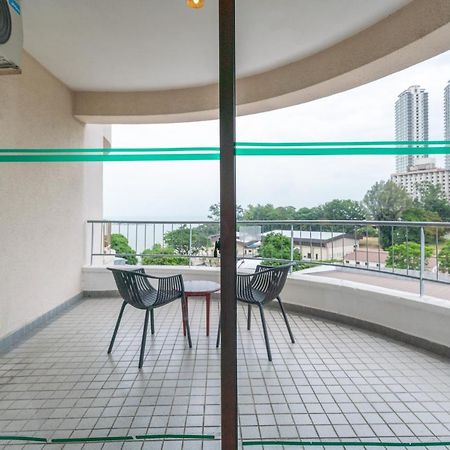 Romantic Couple Suite + Beach-Front Balcony Tanjung Bungah  Exterior photo