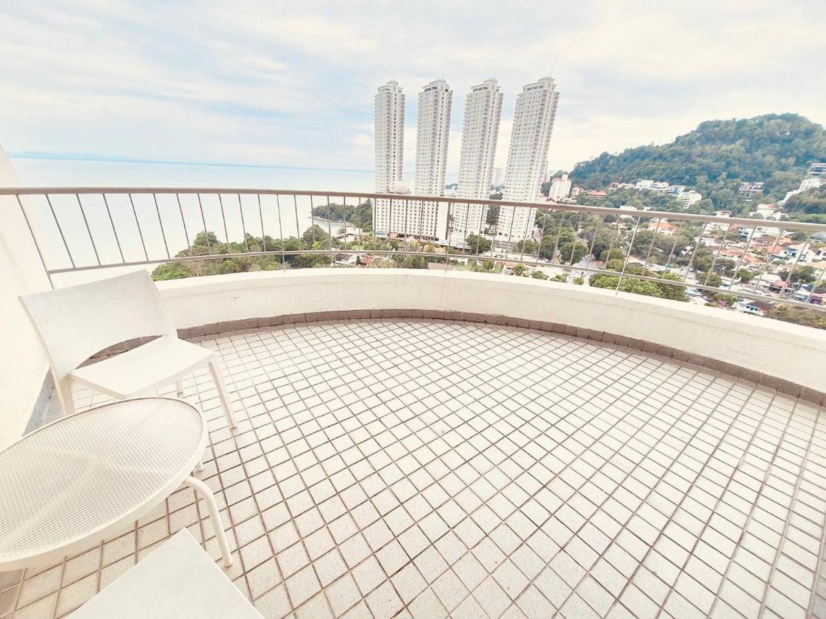 Romantic Couple Suite + Beach-Front Balcony Tanjung Bungah  Exterior photo