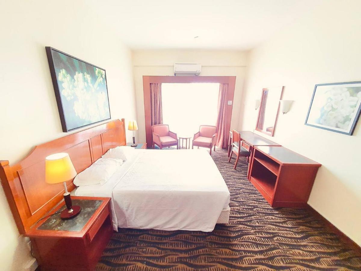 Romantic Couple Suite + Beach-Front Balcony Tanjung Bungah  Exterior photo