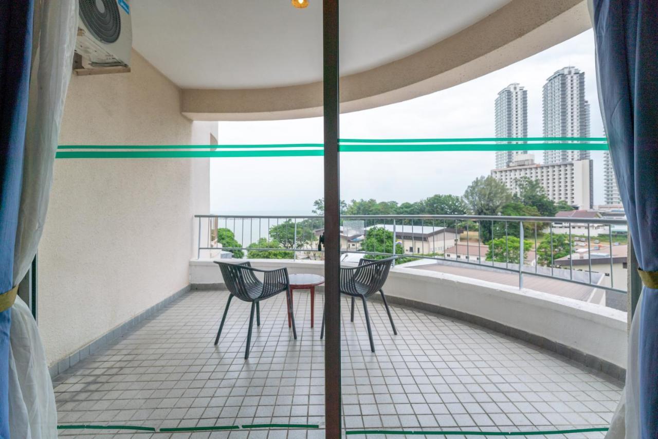 Romantic Couple Suite + Beach-Front Balcony Tanjung Bungah  Exterior photo