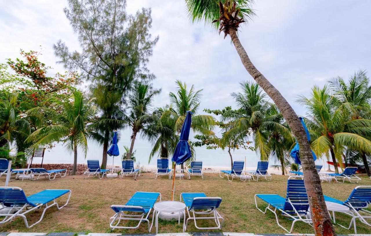 Romantic Couple Suite + Beach-Front Balcony Tanjung Bungah  Exterior photo