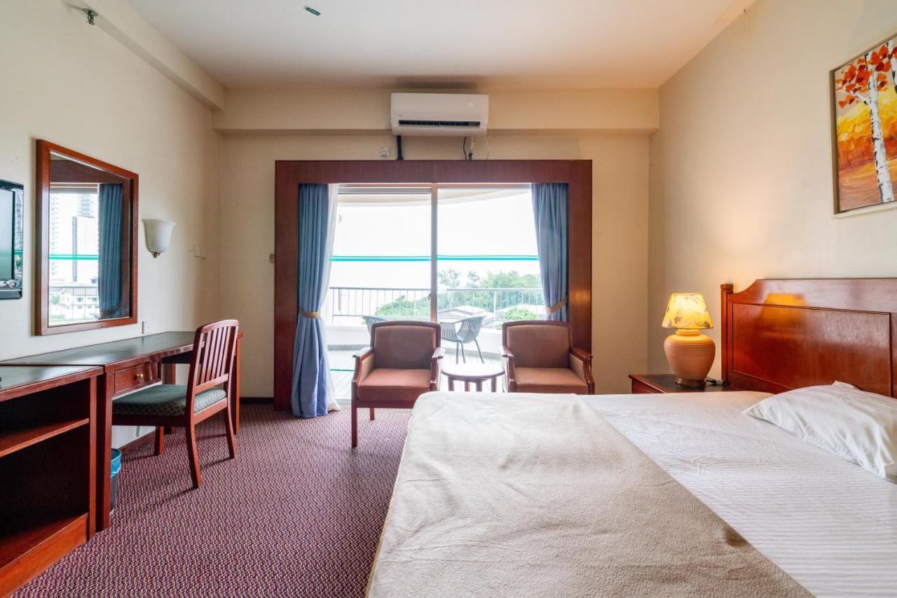 Romantic Couple Suite + Beach-Front Balcony Tanjung Bungah  Exterior photo