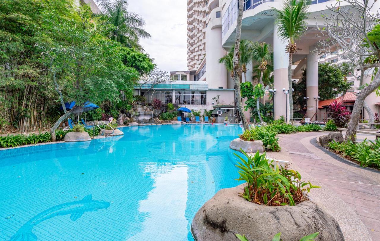 Romantic Couple Suite + Beach-Front Balcony Tanjung Bungah  Exterior photo