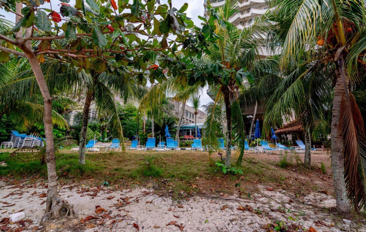 Romantic Couple Suite + Beach-Front Balcony Tanjung Bungah  Exterior photo