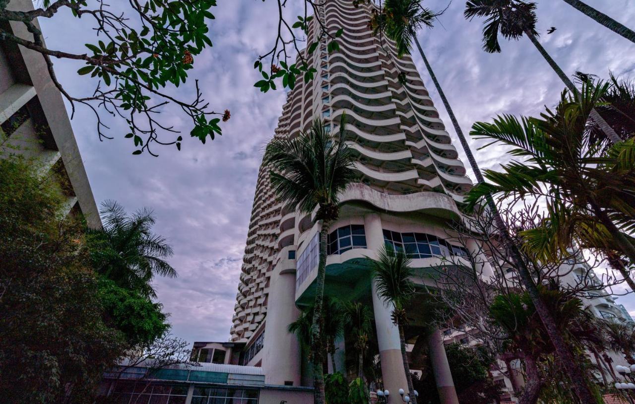 Romantic Couple Suite + Beach-Front Balcony Tanjung Bungah  Exterior photo